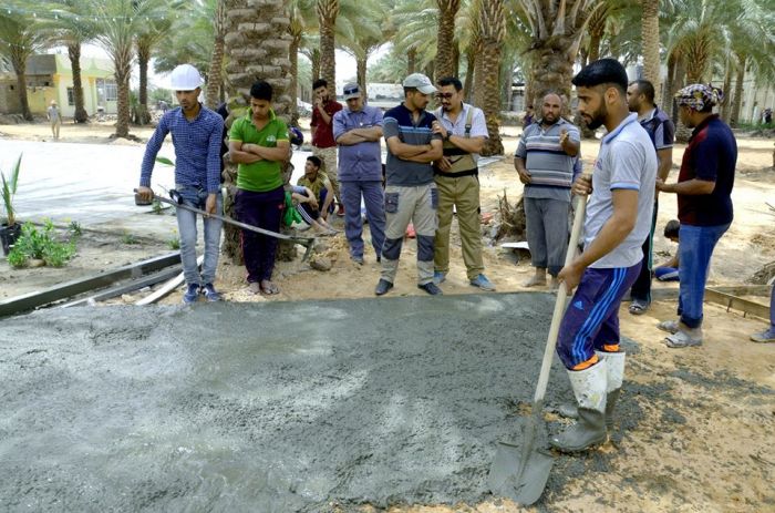 تواصل الشعبة الهندسية والصيانة والزراعة أعمالها ضمن مشروع الإعمار والتوسعة ،حيث تستمر بالأشراف على تطبيق وصب أرضية صحن السيدة الطاهرة ام البنين (عليها