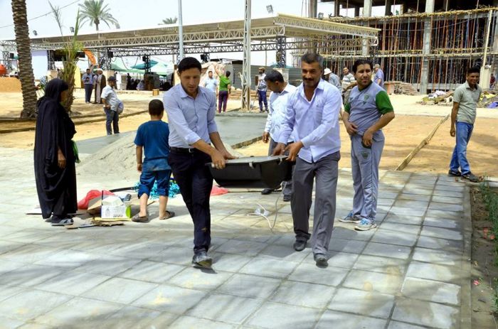تواصل الشعبة الهندسية والصيانة والزراعة أعمالها ضمن مشروع الإعمار والتوسعة ،حيث تستمر بالأشراف على تطبيق وصب أرضية صحن السيدة الطاهرة ام البنين (عليها