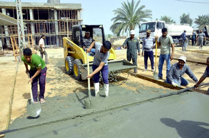 تواصل الشعبة الهندسية والصيانة والزراعة أعمالها ضمن مشروع الإعمار والتوسعة ،حيث تستمر بالأشراف على تطبيق وصب أرضية صحن السيدة الطاهرة ام البنين (عليها