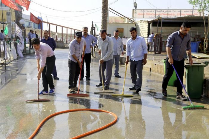 باشرت الكَوادر العَامة في مَزار العَلويَّة الطاهرة شريفة بنت الإمام الحَسن المُجتبى (سلام الله عليهما )بحَملة تنَظيف واسعة شَملت غَسل الشَوارع المؤدية