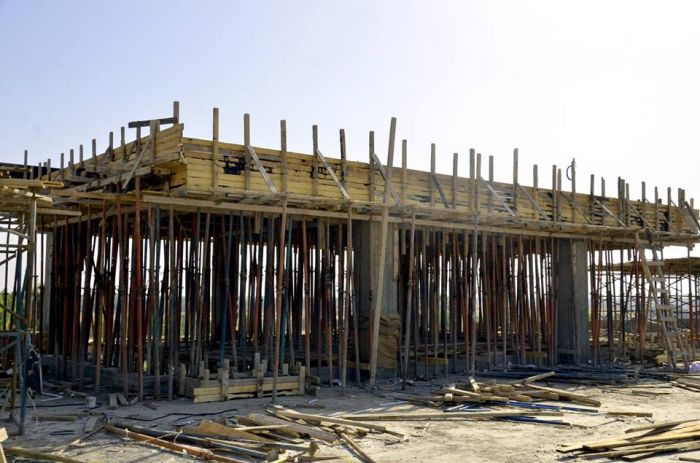 تستمر الشركة برفع منارات الحرم المطهر لمزار العلوية الطاهرة شريفة بنت الإمام الحسن المجتبى (عليهما السلام)