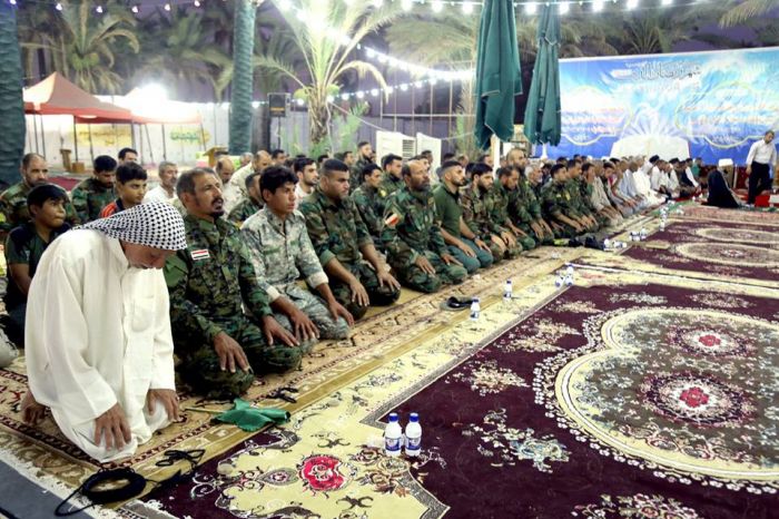 صلاة الجماعة العِبادية في الصحن الشريف لمزار العلوية شريفة بنت الإمامُ الحَسن المُجتبى (عليهما السلام )