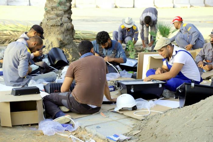 تتواصل الأعمال على قدم وساق من قبل قسم الصيانة في المزار الشريف في تقديم أفضل الخدمات للزائرين الكرام
