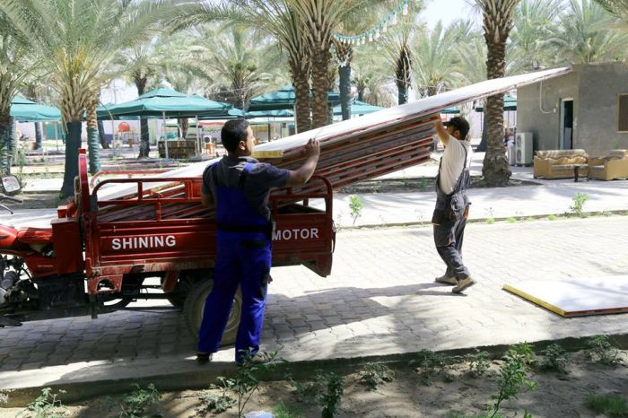 تتواصل الأعمال على قدم وساق من قبل قسم الصيانة في المزار الشريف في تقديم أفضل الخدمات للزائرين الكرام