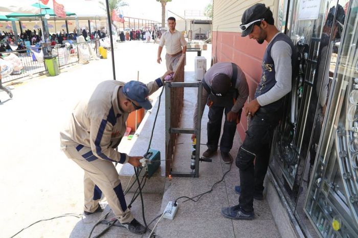 جانب من أعمال شعبة الصيانة في مرقد العلوية شريفة بنت الإمام الحسن المجتبى(عليهما السلام)،