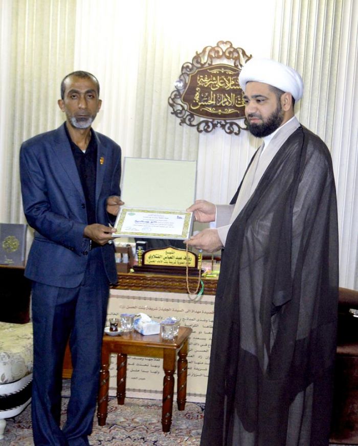 تكريم الامين الخاص لمرقد العلوية شريفة بنت الامام الحسن (ع) وعدد من شعب المرقد الشريف من قبل هيئة العقيلة زينب(ع).
