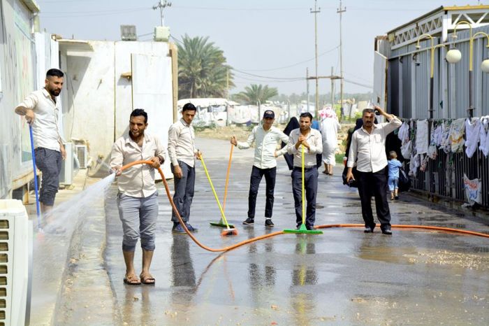 باشرت الكَوادر العَامة بحَملة تنَظيف واسعة شَملت غَسل الشَوارع المؤدية للحَرم المُطهر و المُحيطه به .