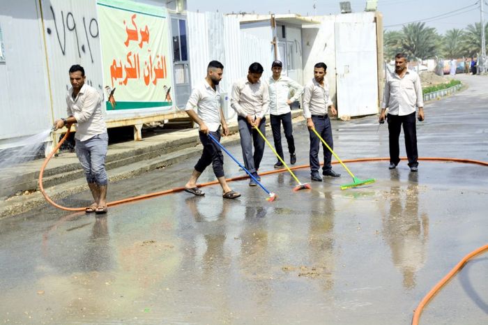 باشرت الكَوادر العَامة بحَملة تنَظيف واسعة شَملت غَسل الشَوارع المؤدية للحَرم المُطهر و المُحيطه به .