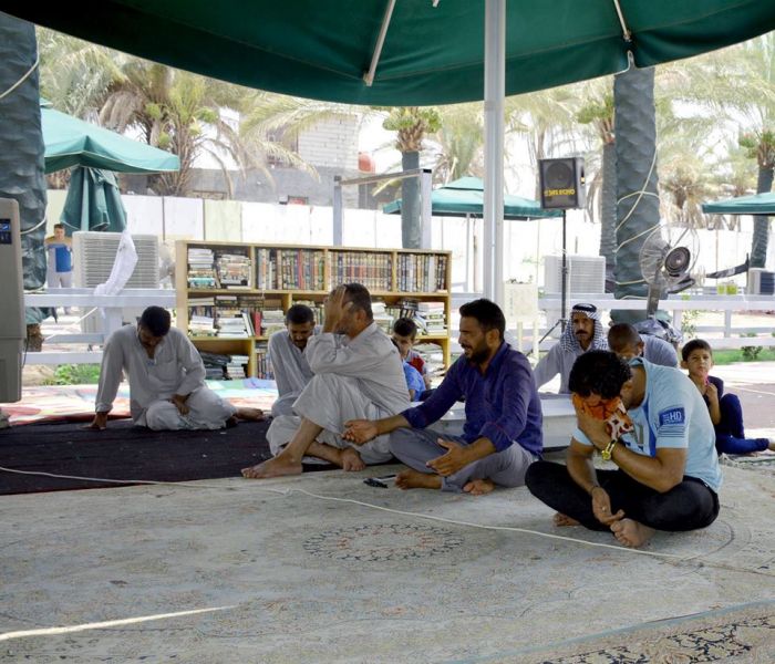 جمع من المؤمنين والمؤمنات يقيمون مجلس حسيني في صحن السيدة ام البنين (عليها السلام) في مرقد العلوية الطاهرة الشريفة بنت الامام الحسن المجتبى(عليهما الس