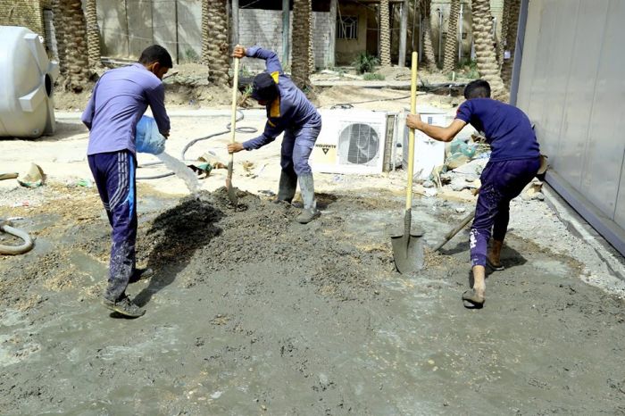 متطوعو من محافظة بابل يواصلون العمل في مرقد العلوية شريفة بنت الحسن (ع)