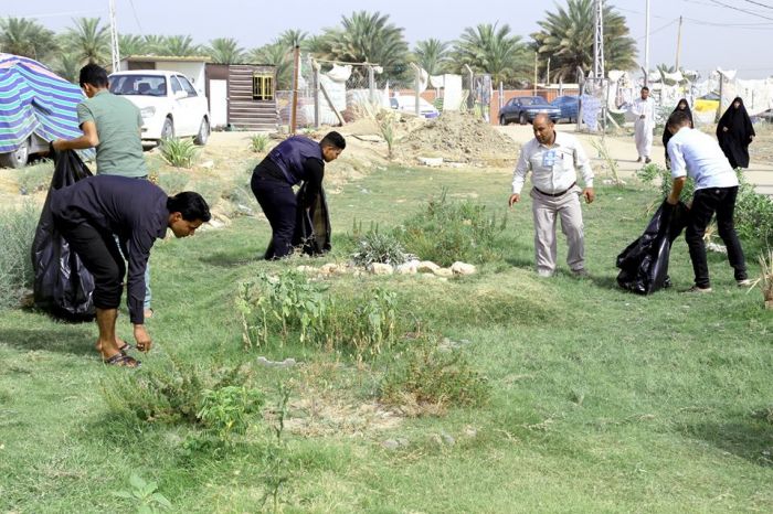 حملة تنظيف واسعة يقوم بها متطوعو هيئة شباب الرميثة في مرقد العلوية شريفة بنت الامام الحسن (ع)