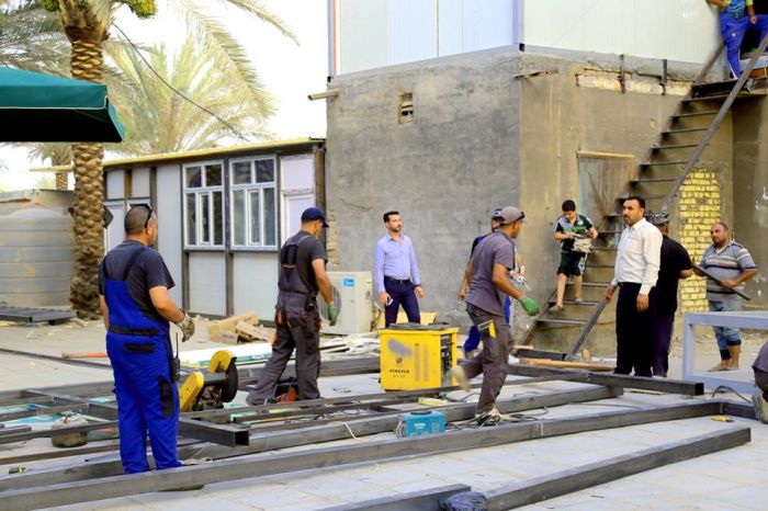 جانب من اعمال شعبه الصيانة في مرقد العلوية شريفة بنت الامام الحسن (ع).
