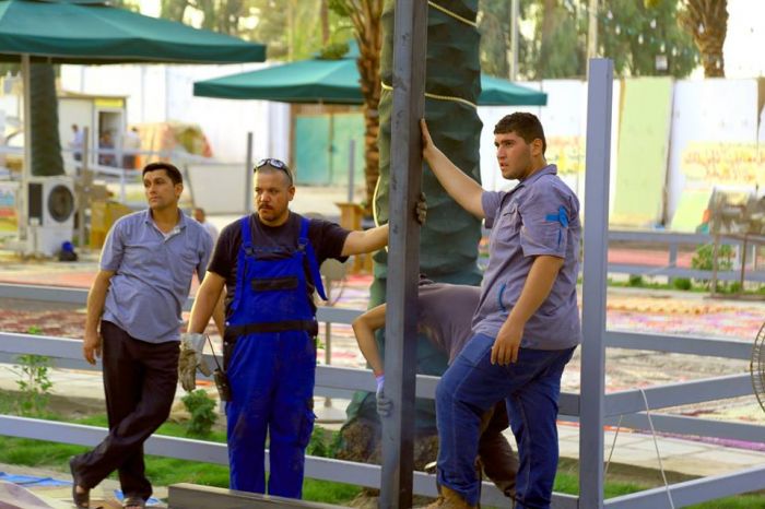 جانب من اعمال شعبه الصيانة في مرقد العلوية شريفة بنت الامام الحسن (ع).