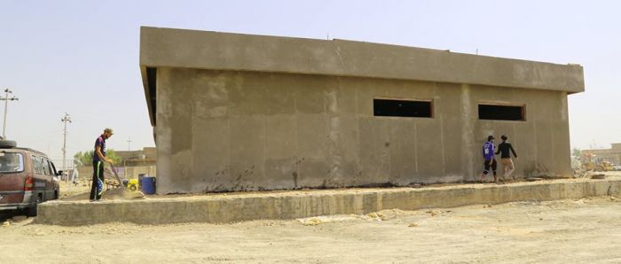 حدل مادة السبيس وتهيئة الارضية لعمل ممرات الصحيات الجديدة .