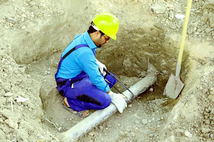 جانب من اعمال شعبه الصيانة في مرقد العلوية شريفة بنت الامام الحسن (ع).