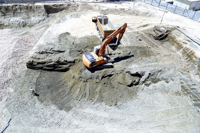 تستمر الشركة بحفر السرداب الذي وصلت نسب الانجاز فيه الى 70% والذي تبلغ مساحته الاجمالية 1260 م2