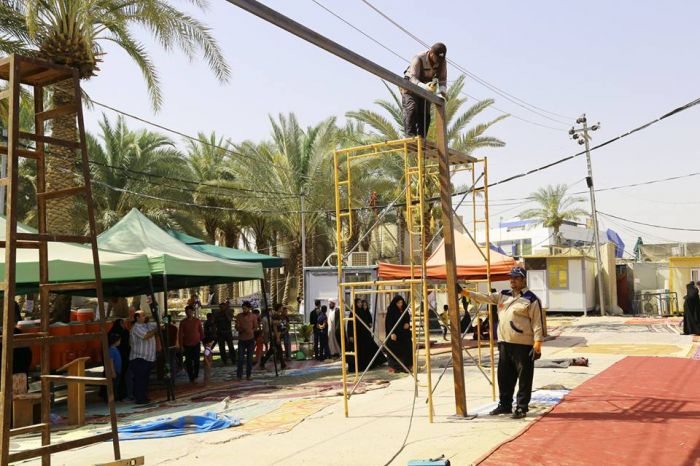 جانب من أعمال شعبة الصيانة في مرقد العلوية شريفة بنت الإمام الحسن المجتبى(عليهما السلام) .