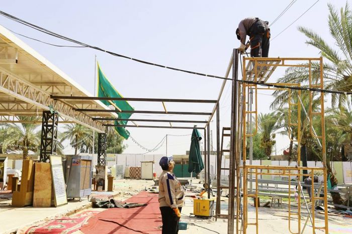 جانب من أعمال شعبة الصيانة في مرقد العلوية شريفة بنت الإمام الحسن المجتبى(عليهما السلام) .