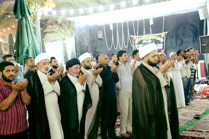 صلاة الجماعة العِبادية في الصحن الشريف لمرقد العلوية شريفة بنت الإمامُ الحَسن المُجتبى (عليهما السلام )