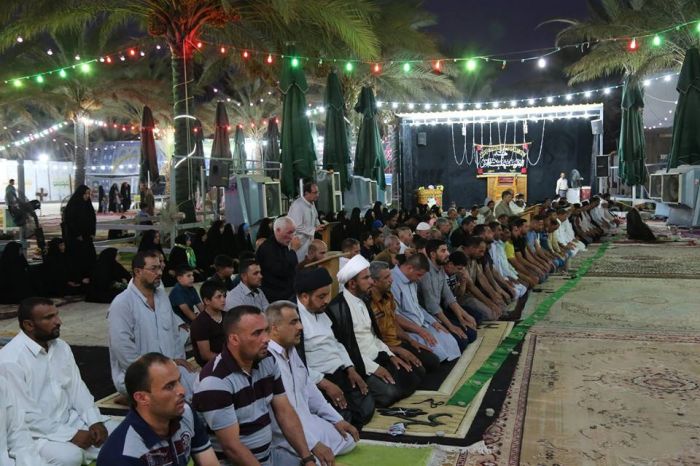 صلاة الجماعة العِبادية في الصحن الشريف لمرقد العلوية شريفة بنت الإمامُ الحَسن المُجتبى (عليهما السلام )