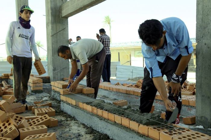 تواصل شركة وهج الرعد العراقية أعمالها؛ حيث يتواصل العمل ببناء جدران الحرم الشريف .