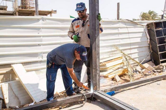 جانب من أعمال شعبة الصيانة في مزار العلوية شريفة بنت الإمام الحسن المجتبى(عليهما السلام)