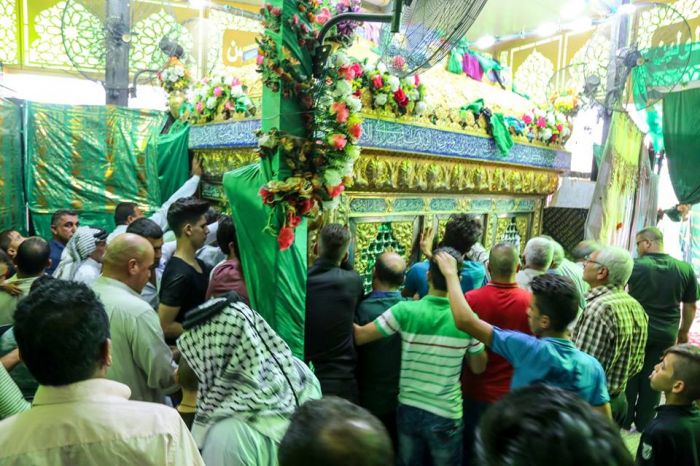 توافد الالاف من الزائرين لزيارة العلوية الطاهرة (عليها السلام)