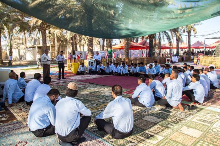 تشرفت مجموعة من الشباب المتطوعين القادمين من محافظة البصرة بالخدمة في المرقد الشريف .
