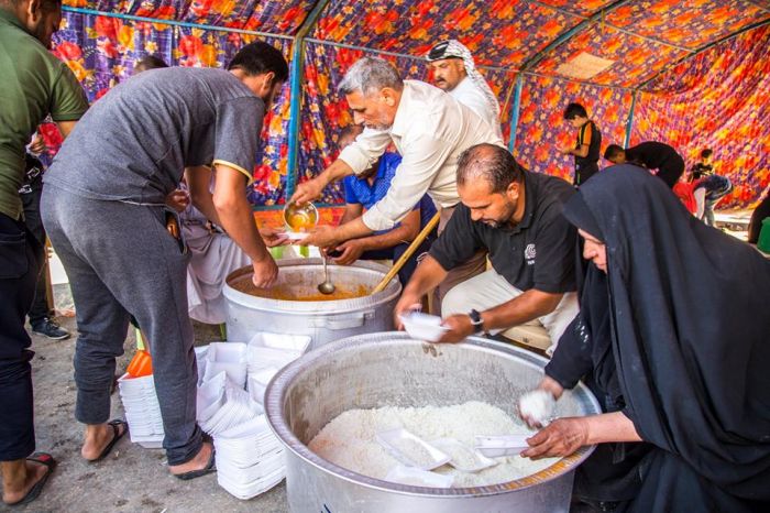 تستمر الأمانة الخاصة للمرقد الشريف بأستقبال المواكب الحسينية المباركة .