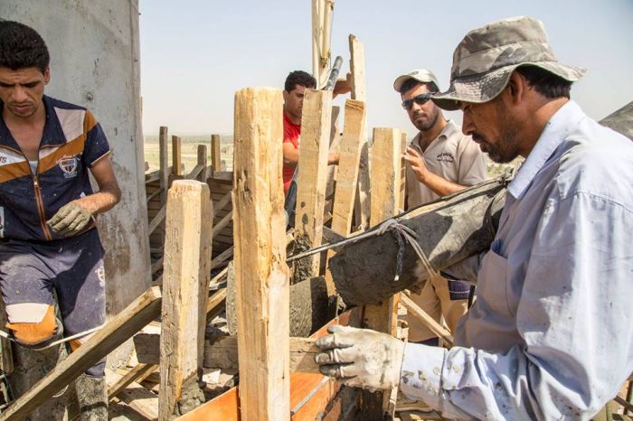 تواصل شركة وهج الرعد العراقية أعمالها؛ حيث تم صب الرفعة الأخيرة لمنائر الحرم الشريف .