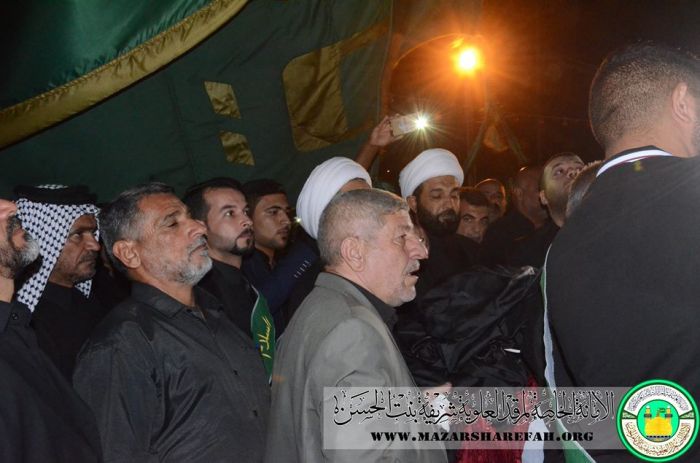 الراية الحسينية ترتفع في حرم السيدة شريفة سلام الله عليها