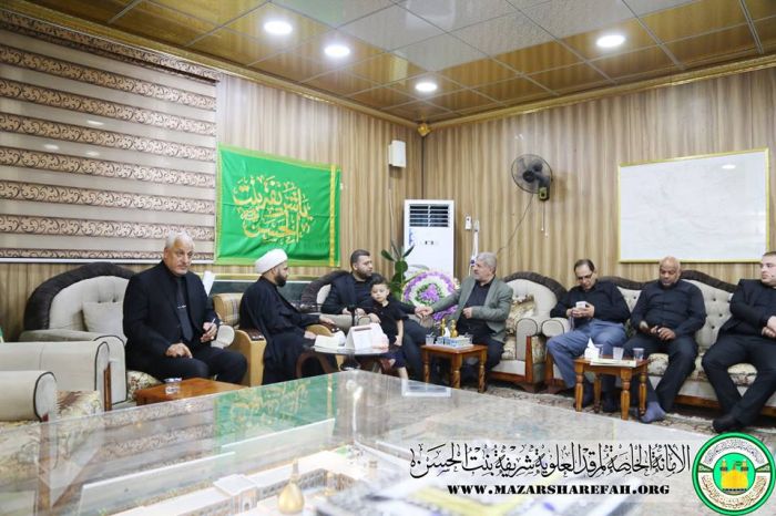الراية الحسينية ترتفع في حرم السيدة شريفة سلام الله عليها