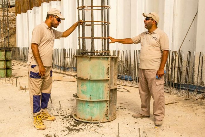 صب قواعد الأعمدة الخاصة بالسرداب الجديد