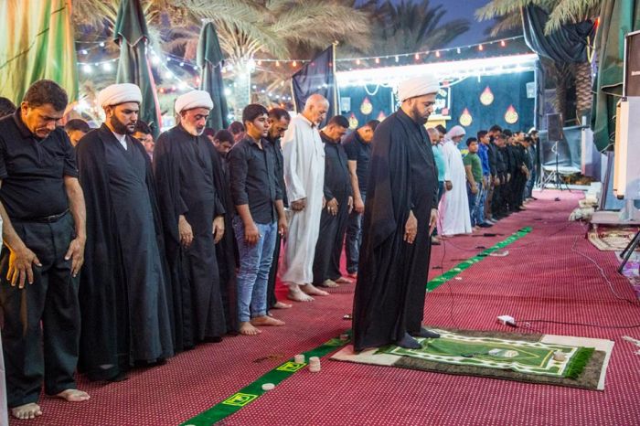 أُقِيمت صلاة الجماعة العِبادية في الصحن الشريف لمزار العلوية شريفة بنت الإمامُ الحَسن المُجتبى (عليهما السلام )