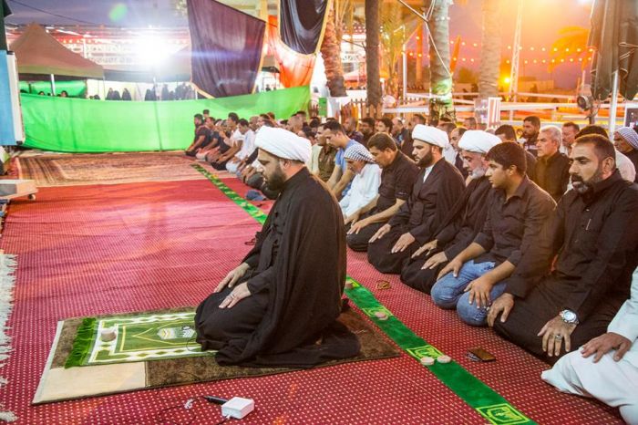 أُقِيمت صلاة الجماعة العِبادية في الصحن الشريف لمزار العلوية شريفة بنت الإمامُ الحَسن المُجتبى (عليهما السلام )