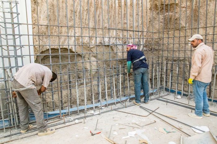 بتوفيق من الله تعالى تم تسليح اعمدة السرداب