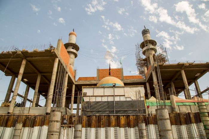 تم بحمد الله تبارك وتعالى بناء قاعدة القبة الرئيسية للحرم الشريف وتأتي هذه الأعمال ضمن مشروع إعادة الأعمار والتوسعة