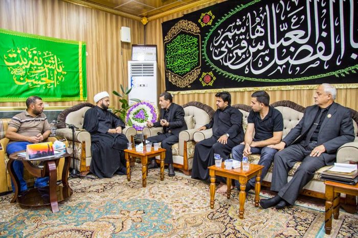 أسَتقبَل الأمينُ الخاص لمزار العَلويَّة الطاهرة شَريفة بنت الإمامُ الحَسن المجتبى(عليهما السلام) الحاج : عبد الكريم الأنباري رئيس قسم الصيانة في العتب