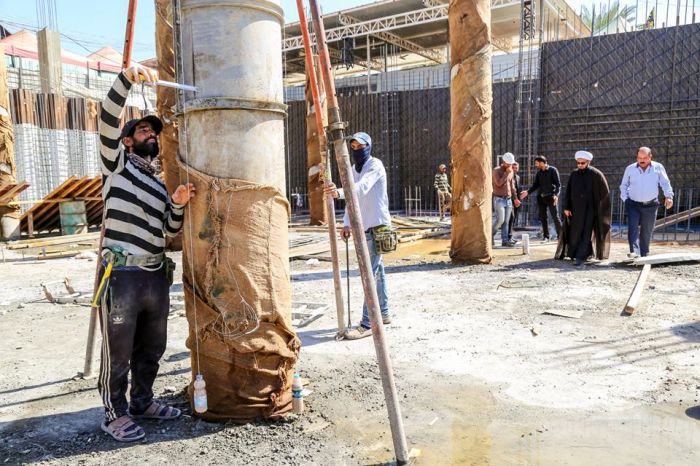 تم بحمد الله تبارك وتعالى تسليح جدران وأعمدة السرداب الجديد
