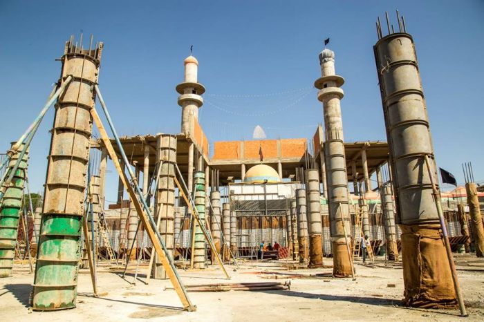تم بحمد الله تبارك وتعالى تسليح جدران وأعمدة السرداب الجديد