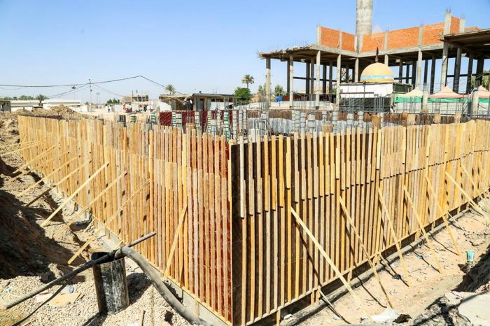 تم بحمد الله تبارك وتعالى تسليح جدران وأعمدة السرداب الجديد