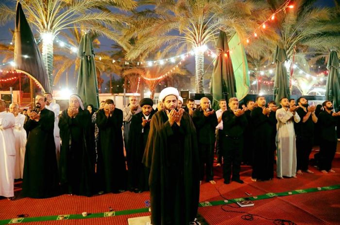 اقيمت صلاة الجماعة المباركة في الصحن الشريف بأمامة سماحة الشيخ رؤوف عبد العباس الفتلاوي( دام توفيقه ) .