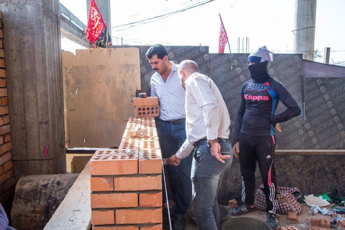 تم بحمد الله تبارك وتعالى مواصلة العمل ببناء جدران الحرم الشريف لطبيبة المعلولين وقاضية حاجات الطالبين