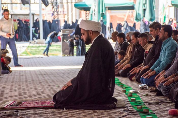 أُقِيمت صلاة الجماعة العِبادية في مزار العلوية شريفة بنت الإمامُ الحَسن المُجتبى (عليهما السلام ) بإمامة سماحة الشيخ رؤوف الفتلاويَّ .