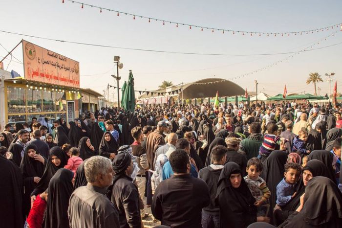 شَهِدَ مزار العلوية السيدة شريفة بنت الإمام الحسن المجتبى (عليهما السلام) توافد الالاف من الزائرين لزيارة العلوية الطاهرة (عليها السلام)