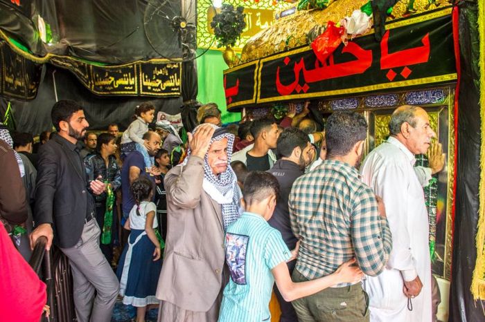 شَهِدَ مزار العلوية السيدة شريفة بنت الإمام الحسن المجتبى (عليهما السلام) توافد الالاف من الزائرين لزيارة العلوية الطاهرة (عليها السلام)