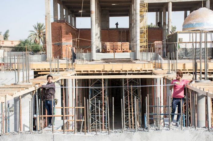 المباشرة بتسليح سطح سرداب السيدة نرجس (عليها السلام) في حرم السيدة شريفة (سلام الله عليها)