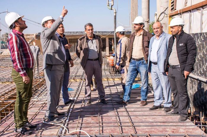 شركة وهج الرعد العراقية باشرت بصب تكملة الرفت للربط بجدار السرداب الجديد كما واصلت العمل بصب السلالم .