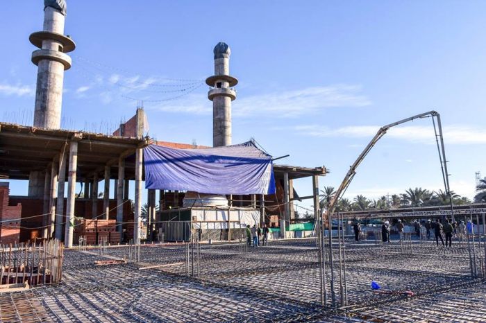 المباشرة في صب سقف سرداب السيدة نرجس خاتون في حرم العلوية الطاهرة السيدة شريفة بنت الامام الحسن المجتبى (عليهم السلام)