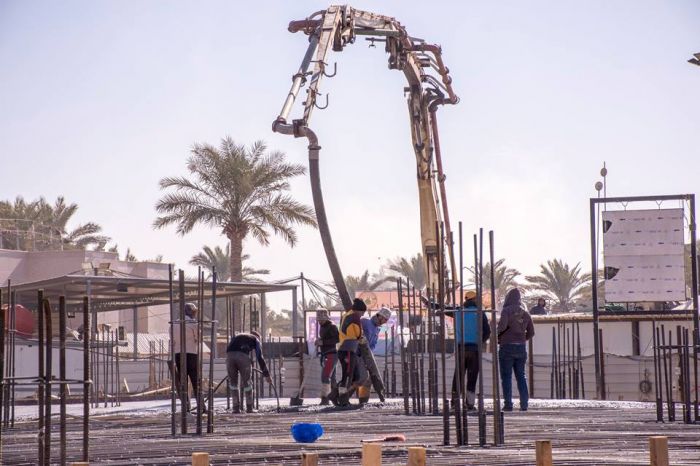 المباشرة في صب سقف سرداب السيدة نرجس خاتون في حرم العلوية الطاهرة السيدة شريفة بنت الامام الحسن المجتبى (عليهم السلام)